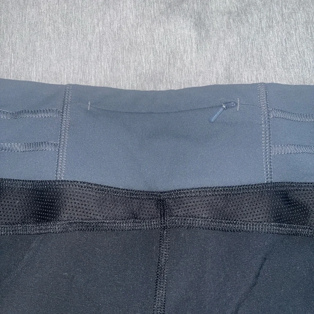 Oakley Women's Black and Gray Athletic Shorts